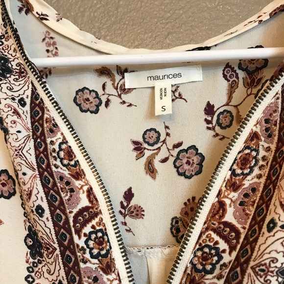 Two Maurices Tops - Picture 2 of 3